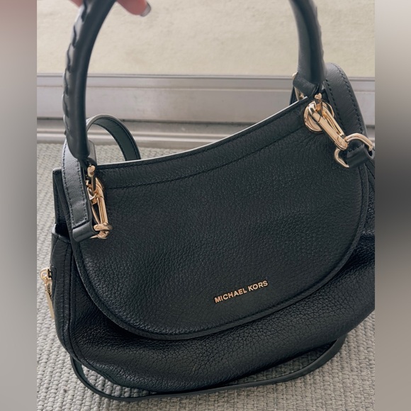 Michael Kors Handbags - Michael Kors black pebble leather handbag crossbody. Like brand new